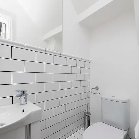 Modern On The Marina Apartment *