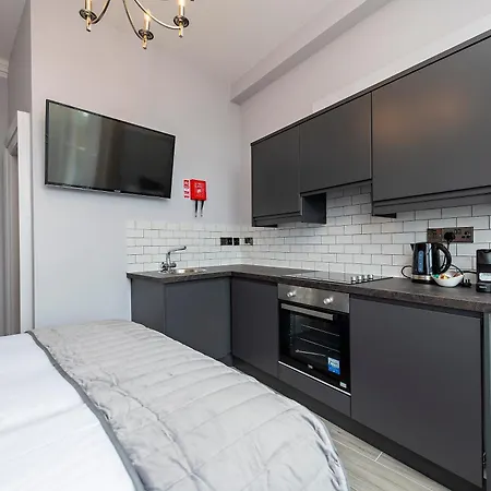 Modern On The Marina Apartment