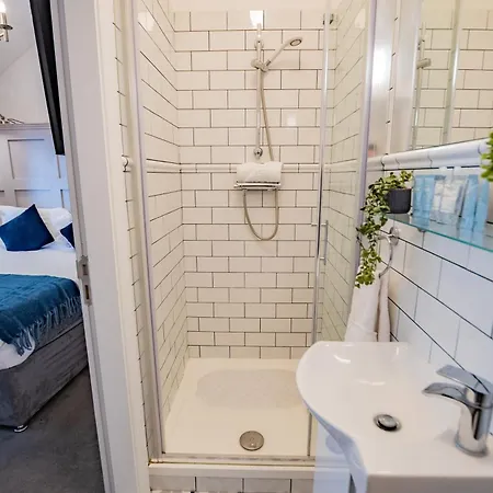 Apartment Modern By The Marina